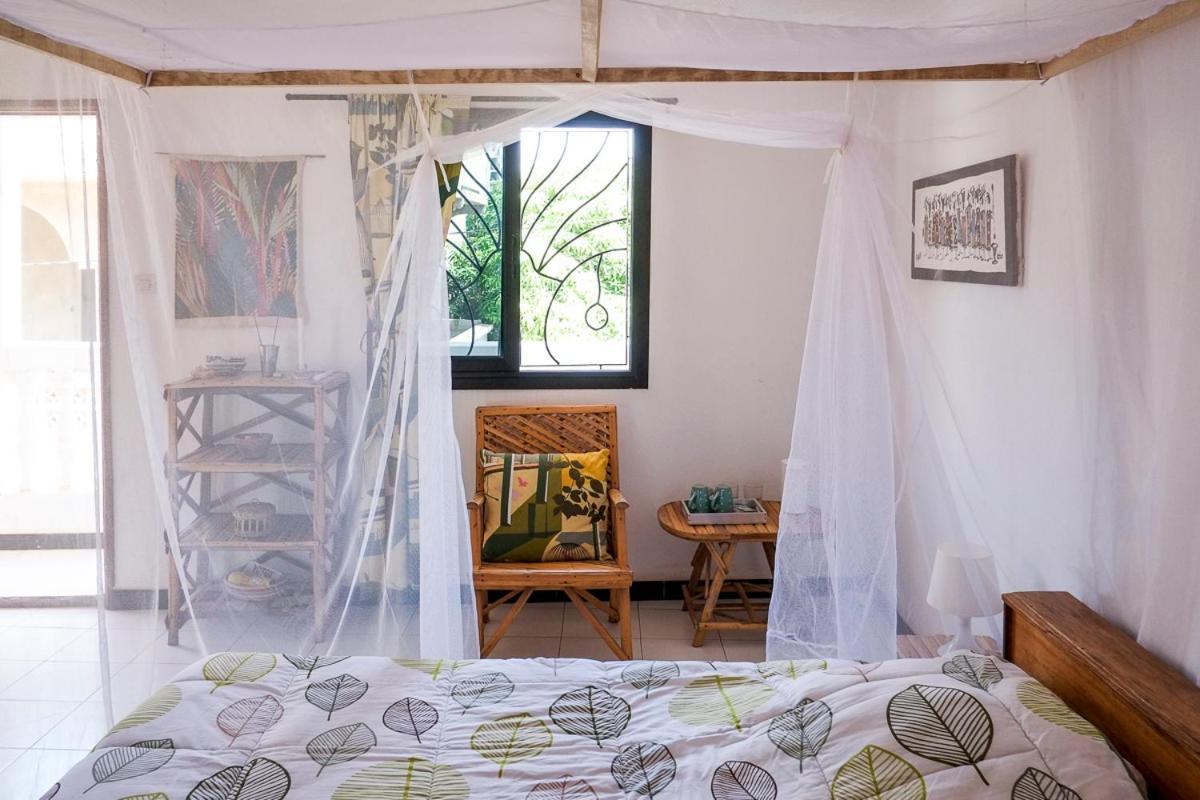Bed and Breakfast Keur Dofie à Toubab Dialo Extérieur photo